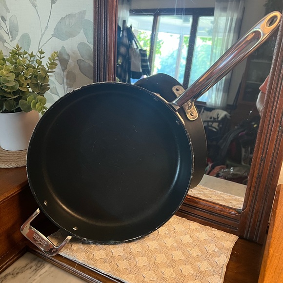 ALL-CLAD HA1 Hard Anodized Non Stick Professional Skillet 12 Inches Black Silver - Picture 1 of 7